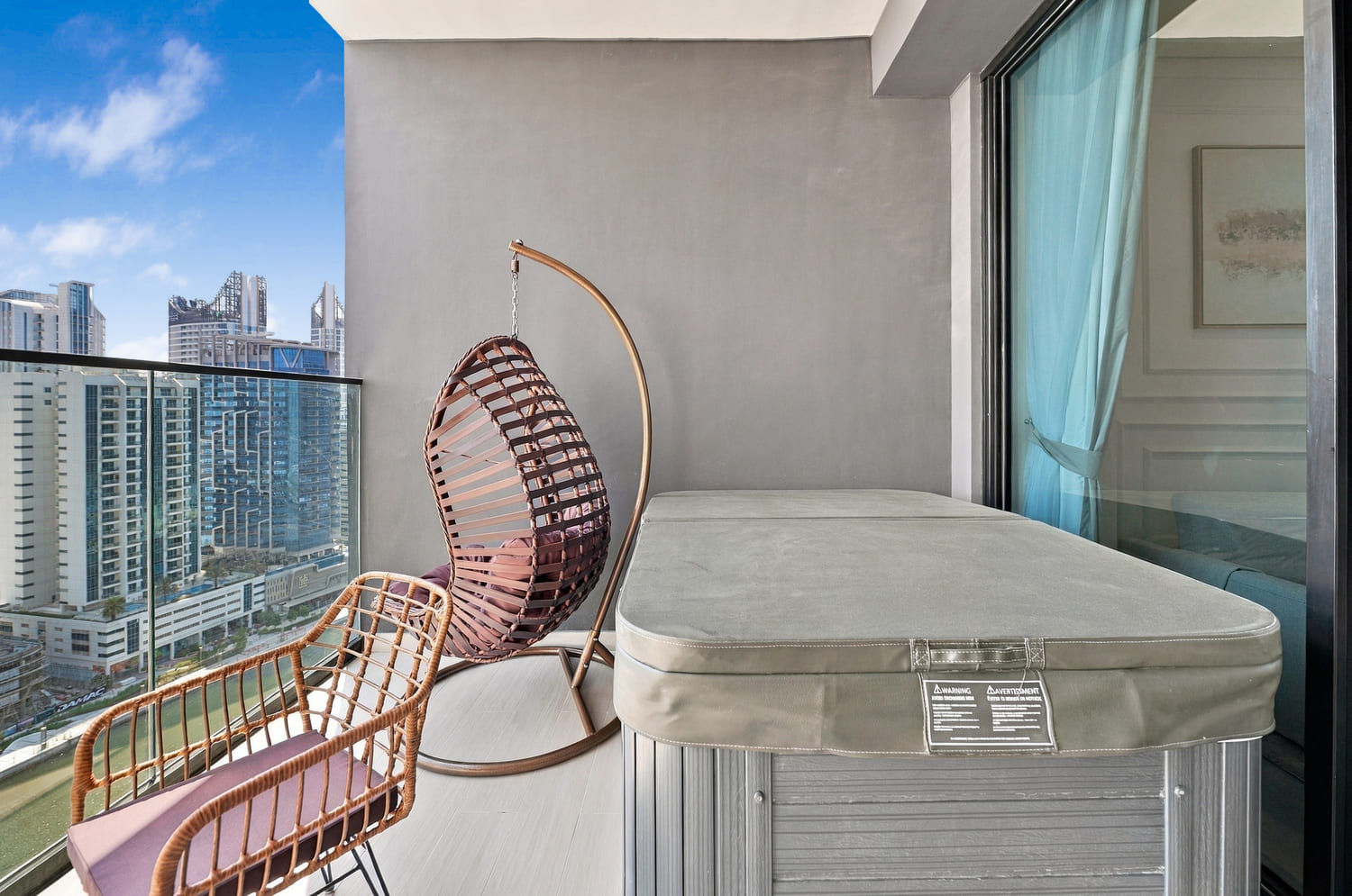 Iconic curved architectural facade geometry of Trillionaire Residences By Binghatti