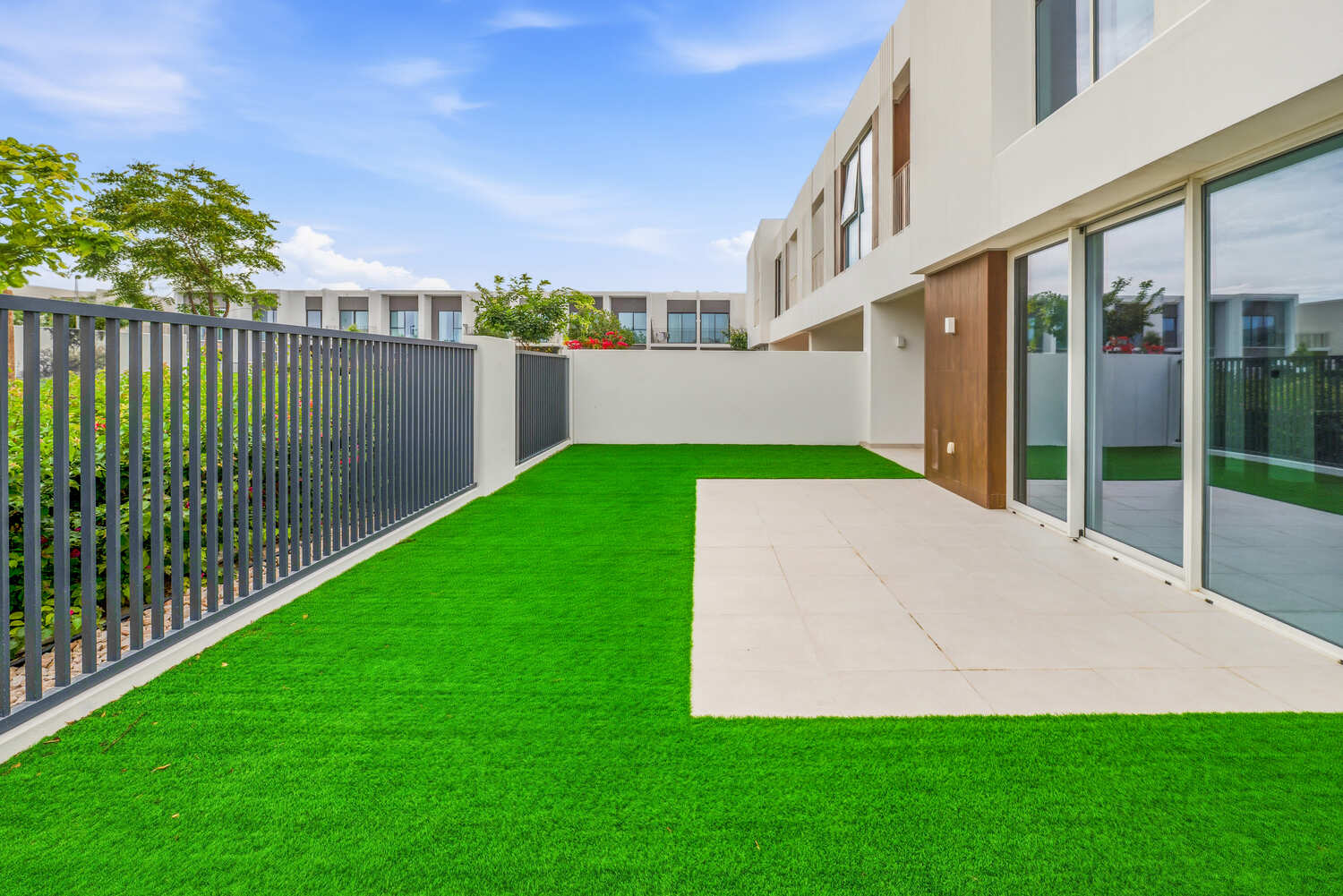 Architectural villa photographer modern facade lines Dubai